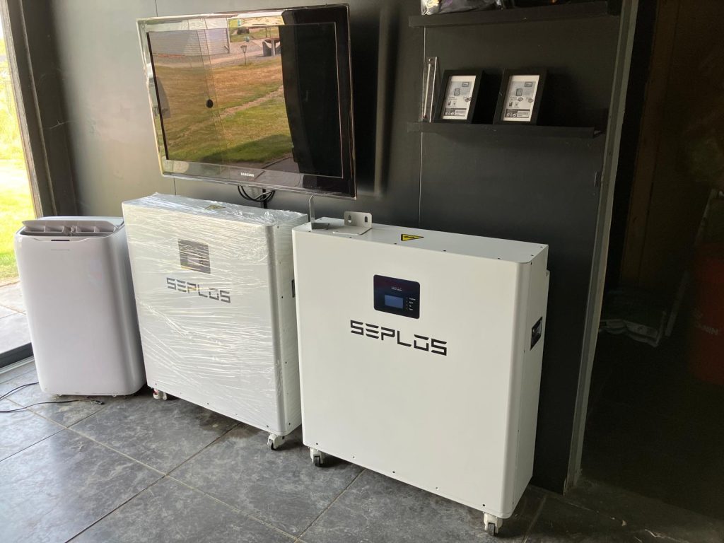 Eerste installatie van de Seplos 560L met 32kWh capaciteit
