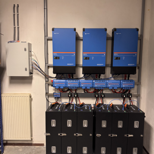 Maatwerk batterijen - 45kVa Multiplus inc. 60kWh natrium en T-classe bescherming